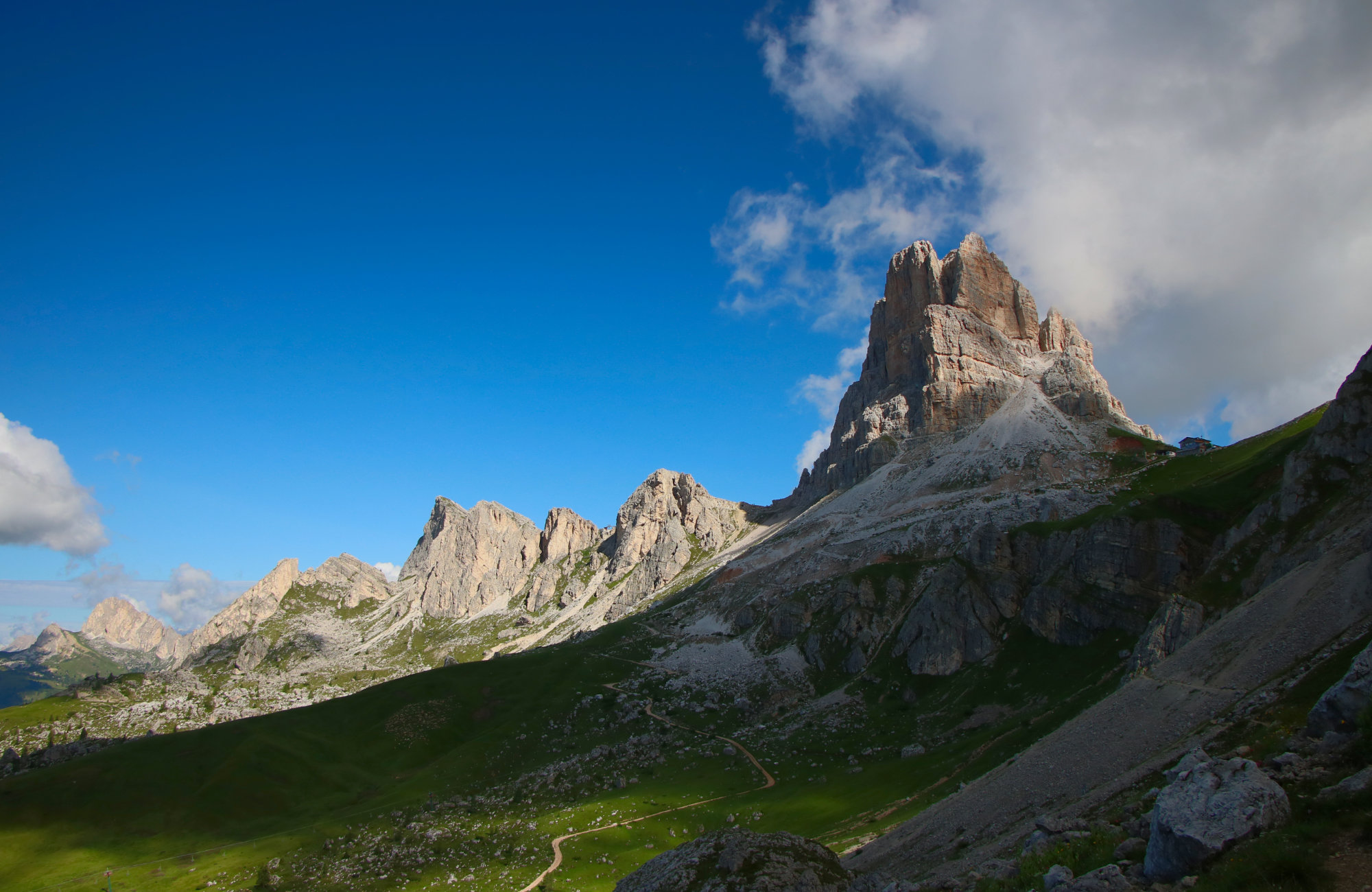 Dolomiten Bellunesi im Sonneschein